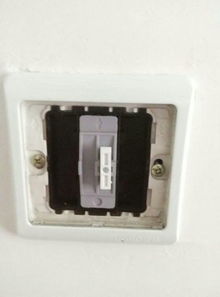 開關(guān)突然按不動(dòng)了怎么辦 就中間白色的那個(gè)地方,自己怎么修好,求大神幫忙〒 〒